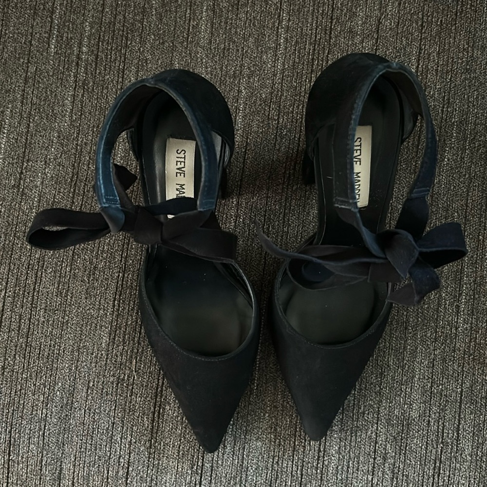 Steve Madden Suede ankle tie heels